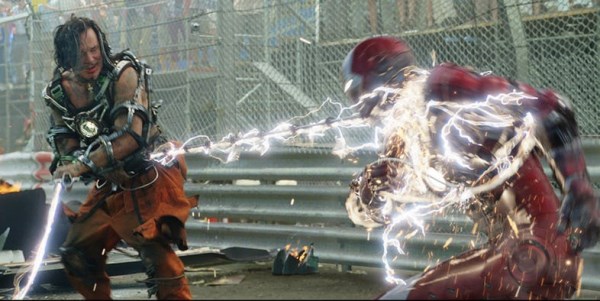 مرد آهنی علیه ویپلش در مسیر مسابقه ماشین رانی (Iron Man 2)